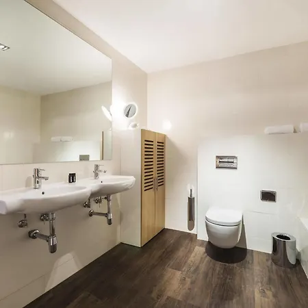 Garrett 48 Apartment *